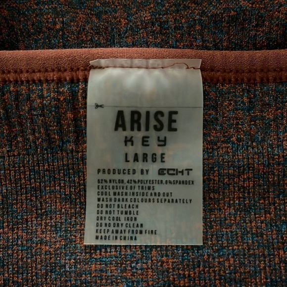 Echt Arise Key Sportsbra Navy and Dark Red Size L - Picture 16 of 16